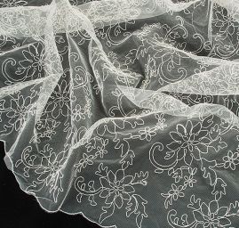 Krajka jemná výšivka na tylu smetanová 