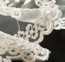 Krajka výšivka na tylu bordura smetanová
