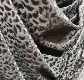 Vypalovaný samet pružná látka drobný vzor černá