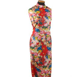 Pletenina s plastickou strukturou piké květy červená