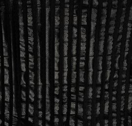 Tyl doplněný krajkovou imitací koženky a volánky