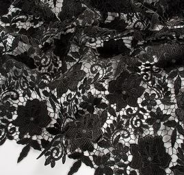 Efektní hrubá krajka květinový motiv černá
