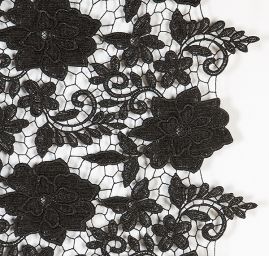 Efektní hrubá krajka květinový motiv černá