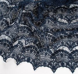 Efektní hrubá krajka motiv květy/vlnky temně modrá