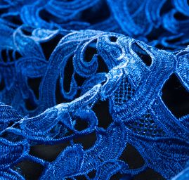 Efektní hrubá krajka květ/onrament royal