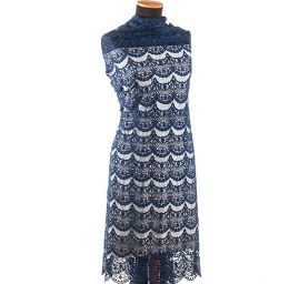 Efektní hrubá krajka motiv květy/vlnky tmavší modrá