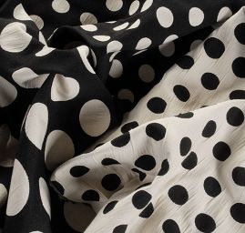 Kostýmová látka oboustranná puntík černá/bílá