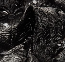 Hrubá krajka černá