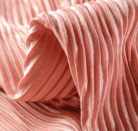 Pletenina plise lamé růžovostříbrná