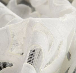 Krajka tylová sametové aplikace bílá