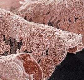 Krajka na vzorovém tylu květy pudrová starorůžová II.jakost