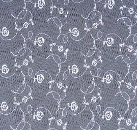 Krajka romantická výšivka na tylu bílá