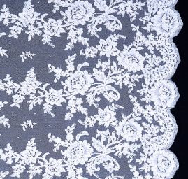 Krajka výšivka na tylu s korálky a rokajlem bílá