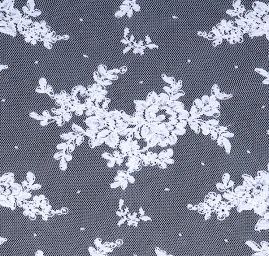 Krajka výšivka na tylu s korálky a rokajlem bílá