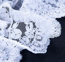 Krajka výšivka na tylu s korálky a rokajlem bílá