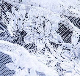 Krajka výšivka na tylu s korálky a rokajlem bílá