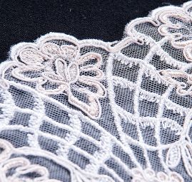 Exkluzivní krajka lem květinový motvi smetanová