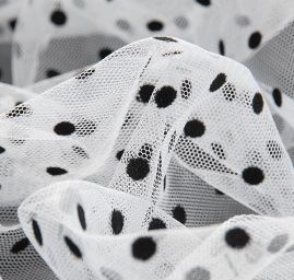 Tyl šatový sametový flock střední puntík bílý/černý