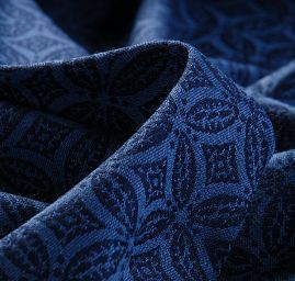 Žakárová látka geometrický motiv modrá