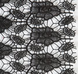 Efektní hrubá krajka květy černá