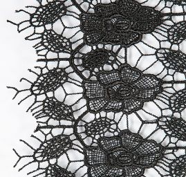 Efektní hrubá krajka květy černá