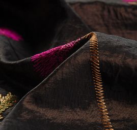 Vyšívaný taft hnědý vlčí  máky