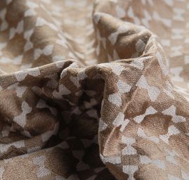 Žakárová látka s geometrickým vzorem béžová