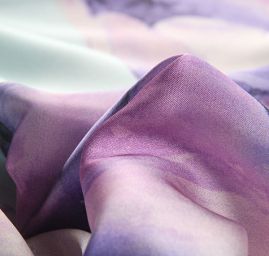 Satén nepružný tisk kupon maceška velká fialová