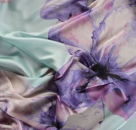 Satén nepružný tisk kupon maceška velká fialová