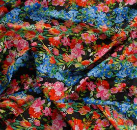 Satén nepružný tisk rozkvetlá louka černý