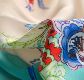 Satén nepružný tisk folklorní motiv květin