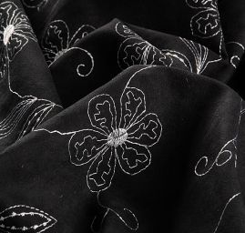 Imitace jelenice černé barvy s výšivkou