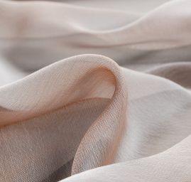 Šifon šanžán béžovočerný s plisé úpravou