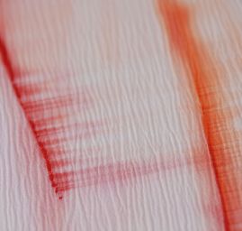 Ručně malovaná látka oranžovo-červená