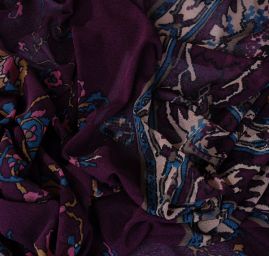 Úplet žoržetového vzhledu tisk etno vínový