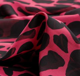 Šifon jemný zvířecí motiv černá růžová