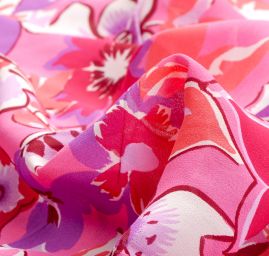 Šifon viskozový vzor velkých květů růžový