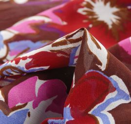 Šifon viskozový vzor velkých květů hnědý