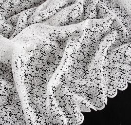 Hrubá krajka drobný květinový vzor lomená bílá