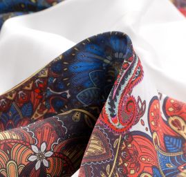 Mikado tkanina tisk paisley/květinový ornament