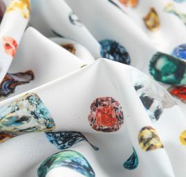 Krepdešín imitace hedvábí drahé kameny