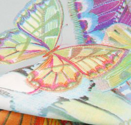 Satén vzor motýlci v barvách duhy
