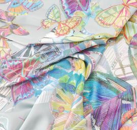 Satén vzor motýlci v barvách duhy