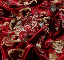 Samet s barokní květinovou výšivkou červený