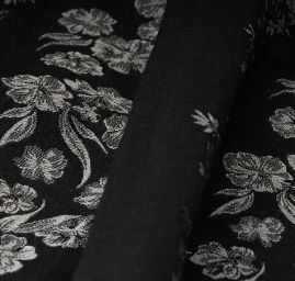 Látka kupón výšivka tvarovaný kraj černobílá