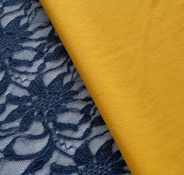 Jemná krajka s plastickou výšivkou tm. modrá