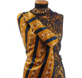 Jemná krajka s plastickou výšivkou tm. modrá