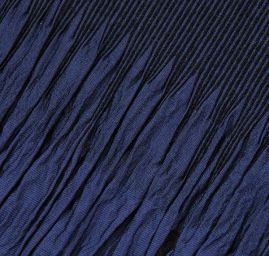 Látka kupón dva tvarované kraje černo/modrá