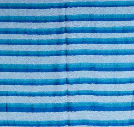 Ručně tkaná látka proužky v modrých barvách