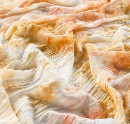 Šifon plise krajková aplikace s batikou pastel oranžový